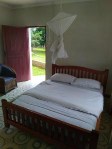 Postel nebo postele na pokoji v ubytování Kusini House & Campsite KItale