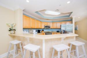 Nhà bếp/bếp nhỏ tại Phoenix West 1003 condo