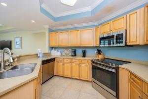 Nhà bếp/bếp nhỏ tại Phoenix West 1003 condo