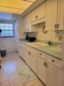 Kuchyň nebo kuchyňský kout v ubytování 316 - Oceanfront 2 bedroom 2 bath