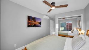 Postel nebo postele na pokoji v ubytování Near Legoland And Beaches, Prime Vista Vacation