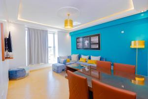 TV a/nebo společenská místnost v ubytování Moroccan Floors - Suites Appart-Hôtel