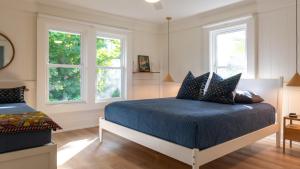 Postel nebo postele na pokoji v ubytování Hale Kalani