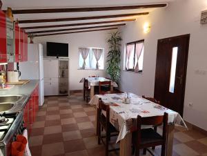 Kuchyňa alebo kuchynka v ubytovaní Guest House Toic