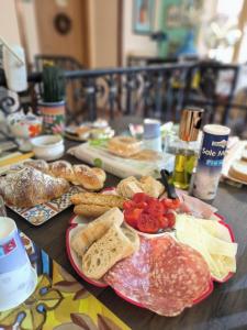 Jedlo v ubytovaní bed & breakfast alebo blízkom okolí
