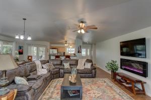a living room with a couch and a tv at Fern Forest Hale in Volcano