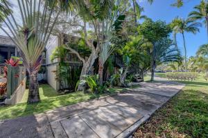 Un jardín fuera de Turtle Bay Estates 146 West