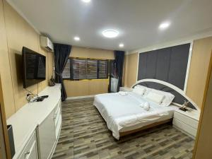 TV a/nebo společenská místnost v ubytování Golden mango home Youth hostel 金芒果之家青年旅舍