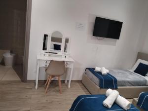 TV a/nebo společenská místnost v ubytování Nuova fiera camera