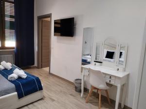 TV a/nebo společenská místnost v ubytování Nuova fiera camera