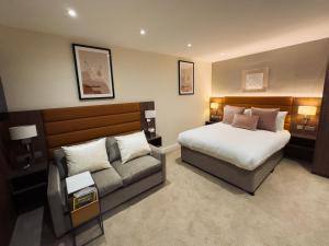 Postel nebo postele na pokoji v ubytování Grand Concerto Hotel