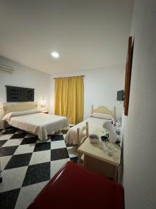 Postel nebo postele na pokoji v ubytování Hostal del Faro