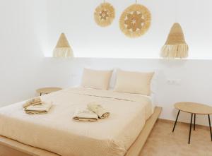 Postel nebo postele na pokoji v ubytování Mnēmes Residence