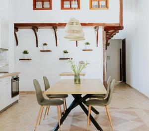 Kuchyň nebo kuchyňský kout v ubytování Mnēmes Residence + 24 fotografií