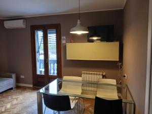 Televízia a/alebo spoločenská miestnosť v ubytovaní Apartamentos "Casa Melé" 2, Parking privado opcional
