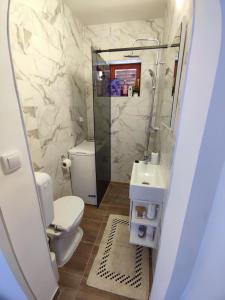 Koupelna v ubytování Apartmani Tonka + 37 fotografií