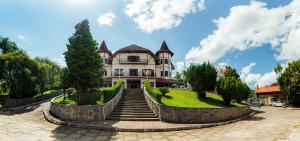 Κήπος έξω από το Chateau Palace