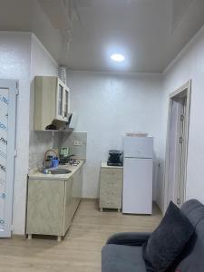 IR Guest House的厨房或小厨房