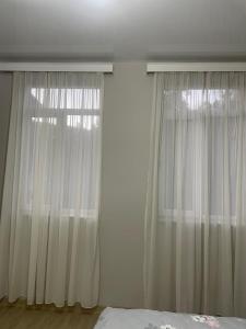 IR Guest House客房内的一张或多张床位
