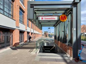Reštaurácia alebo iné gastronomické zariadenie v ubytovaní Apartament Metro Kowieńska