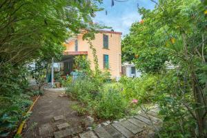 Zahrada ubytování Appartement cosy au Carbet avec balcon et vue sur mer - 70 m²
