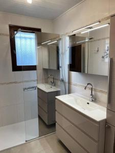 a bathroom with two sinks and a glass shower at Résidence 03272-lacanau Ocean - Villa spacieuse , 3 chambres, 6 personnes, piscine privée à Lacanau océan MAE-0991 in Lacanau +7 photos