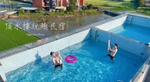 Bazén v ubytování Aqua rooftop 頂水樓玩趣民宿 nebo v jeho okolí