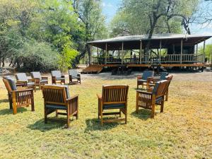 Fotografija u galeriji objekta Rustic Gate Lodge and Campsite u gradu Maun