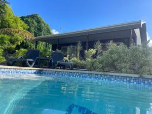 Bazén v ubytování Palm Tree Villas nebo v jeho okolí