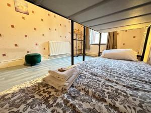a bedroom with a large bed in a room at S Au détour de la meuse Maison 2 Chambres au centre in Revin