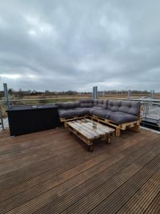 Posezení v ubytování Hausboot auf dem Wangermeer