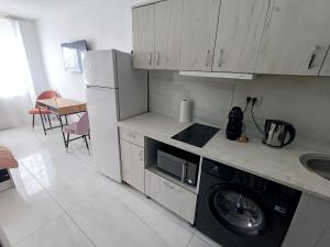 Η κουζίνα ή μικρή κουζίνα στο Relax Apartament +6 φωτογραφίες