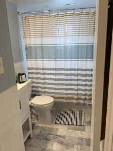 Afbeelding uit fotogalerij van Private Modern 2 Bedroom Gem in Lindenhurst