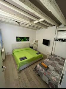 Postel nebo postele na pokoji v ubytování Rialto Rooms very central