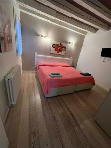 Postel nebo postele na pokoji v ubytování Rialto Rooms very central