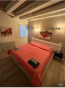 Postel nebo postele na pokoji v ubytování Rialto Rooms very central