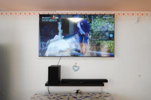 TV a/nebo společenská místnost v ubytování HOTEL LEA B&B Pensione Completa