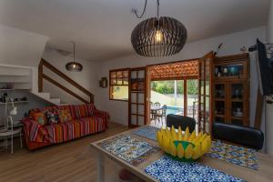Χώρος καθιστικού στο Casa com Área Gourmet e Piscina em Búzios | Céu 27