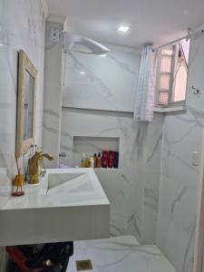 Ένα μπάνιο στο Quarto de solteiro para 1 pessoa +4 φωτογραφίες