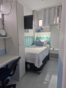 Ένα ή περισσότερα κρεβάτια σε δωμάτιο στο Quarto de solteiro para 1 pessoa