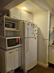 Η κουζίνα ή μικρή κουζίνα στο Quarto de solteiro para 1 pessoa