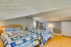 Postel nebo postele na pokoji v ubytování Luxury Lake Home, Amazing Views, Resort Amenities + 37 fotografií