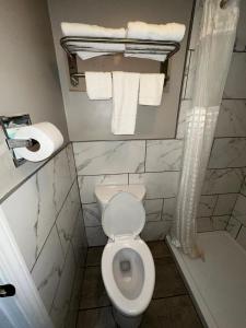 Koupelna v ubytování Jameson Inn Winder