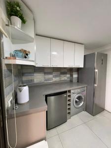 ครัวหรือมุมครัวของ Cozy Jounieh Apartment with Stunning Views +10 ภาพ