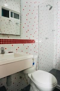 a bathroom with a toilet and a sink and a mirror at HOTEL BELLAMAR in Cartagena de Indias