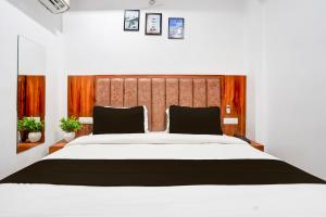 Postel nebo postele na pokoji v ubytování Super Hotel O Badrinath Road Tapovan