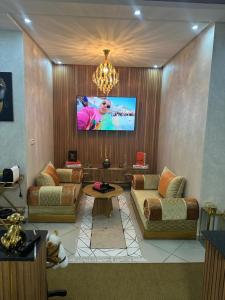 Μια τηλεόραση ή/και κέντρο ψυχαγωγίας στο Luxury appartement in agadir bay