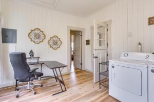 Cucina o angolo cottura di Half-Mi to Dtwn Lufkin Charming and Spacious Home!