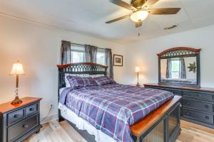 Letto o letti in una camera di Half-Mi to Dtwn Lufkin Charming and Spacious Home!