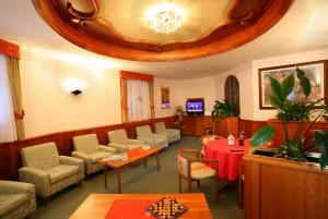 Un televizor și/sau centru de divertisment la Hotel Fiorenza